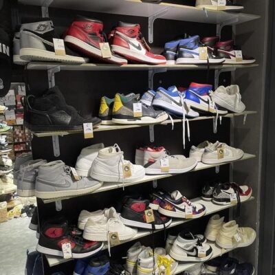 Chúng tôi là những người đam mê thời trang và tin rằng ai cũng xứng đáng sở hữu một đôi giày đẹp, chất lượng mà không cần phải chi quá nhiều tiền