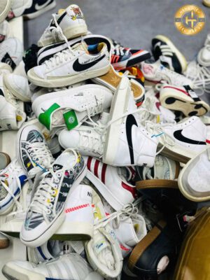 Chúng tôi là những người đam mê thời trang và tin rằng ai cũng xứng đáng sở hữu một đôi giày đẹp, chất lượng mà không cần phải chi quá nhiều tiền