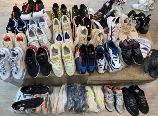 Chúng tôi là những người đam mê thời trang và tin rằng ai cũng xứng đáng sở hữu một đôi giày đẹp, chất lượng mà không cần phải chi quá nhiều tiền